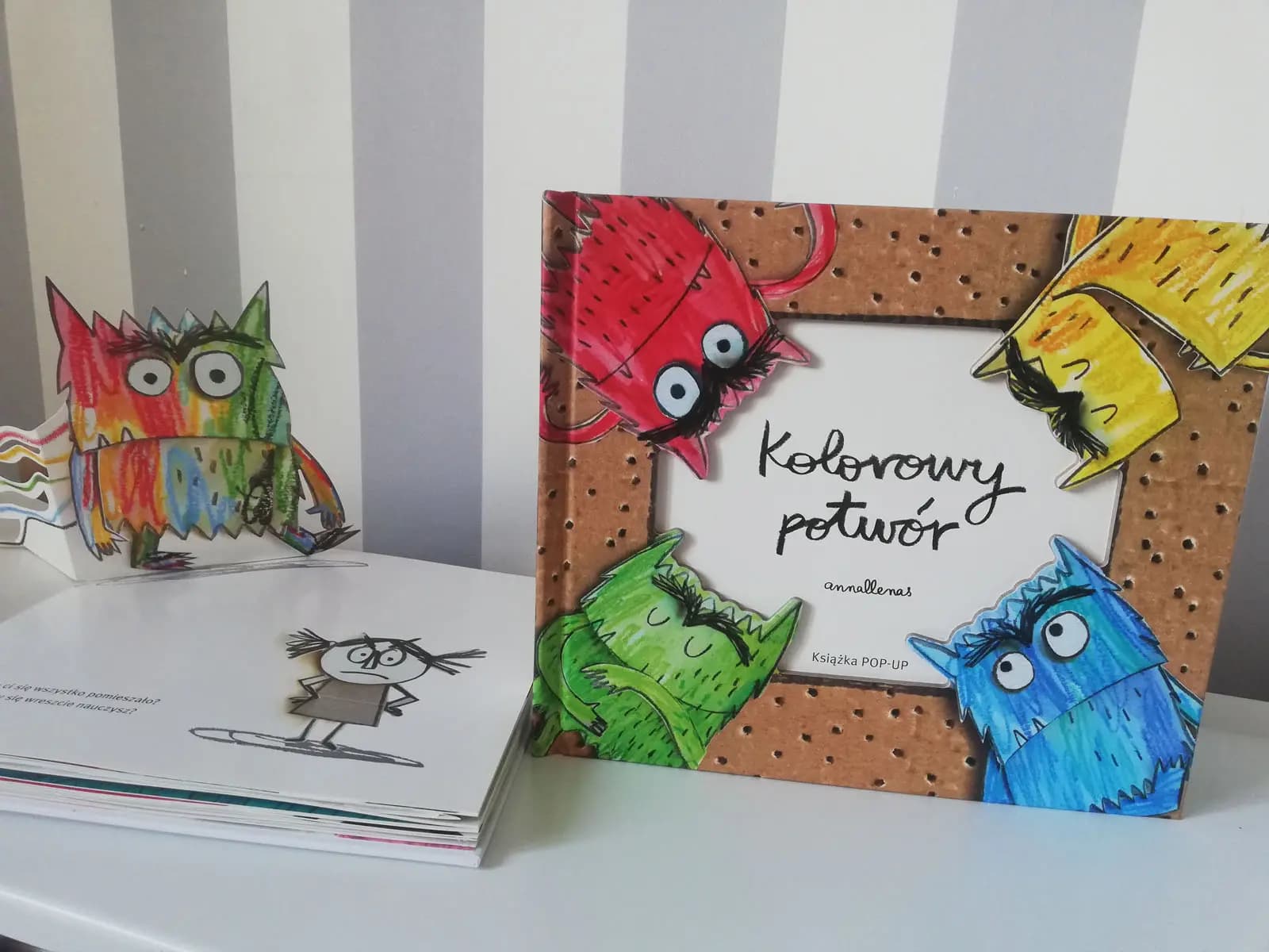 Kolorowy potwór pop-up