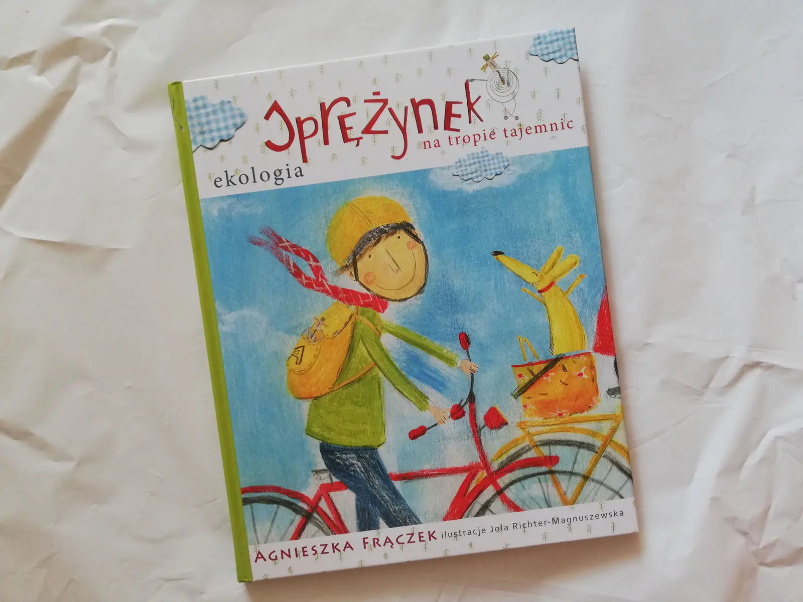 sprężynkowy ludzik dowiaduje się, jak dbać o środowisko